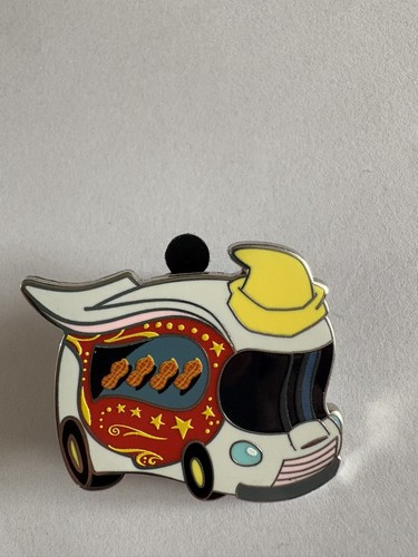 Disney pin badge - disney,