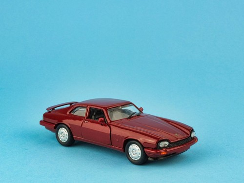 Diecast model a jaguar - 1:43,
