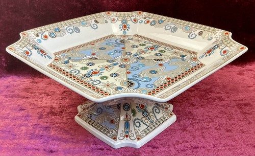 Gorgeous large spode cake - large,