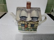 Anne Hathaways Cottage Teapot
