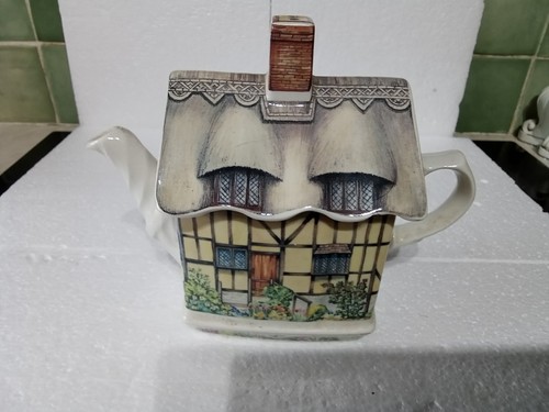 Anne hathaways cottage teapot - cottage,