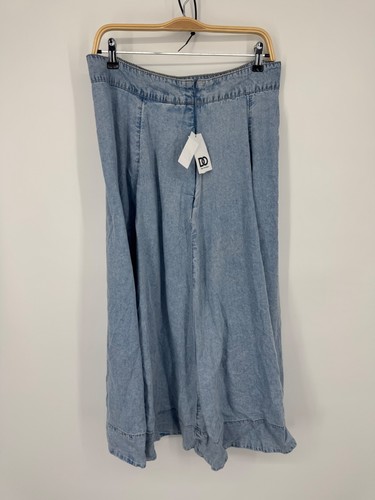 Nwt dee ocleppo - nwt, half