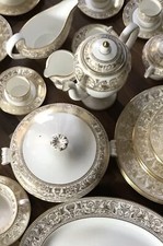 Wedgwood Florentine Gold Dinner Service for 8, new as unused Spectacular 