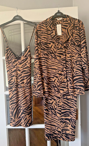 Bnwt dream satin - dream, animal