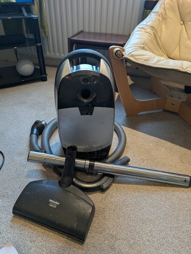 Miele vacuum cleaner with