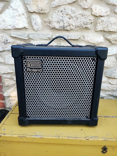 Roland cube amplifier - 40,