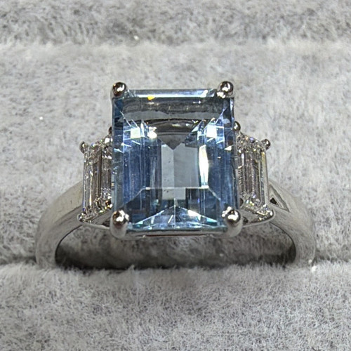 18ct white gold emerald - 18ct,