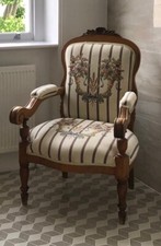 Antique Vintage French-Style Armchair – Ornate Carved Wood & Tapestry Upholstery