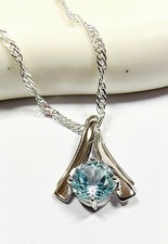1 Carat Natural Light Blue Topaz Round Shaped TerrificSilver Pendant Necklace