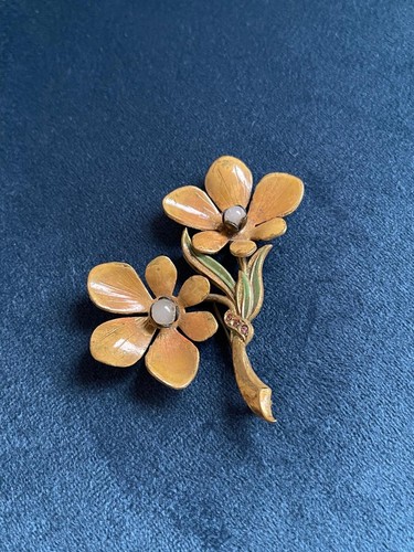 Vintage gold tone floral - gold,