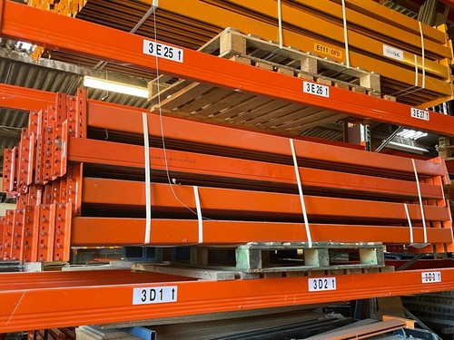 Heavy duty pallet racking