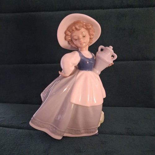 Nao lladró figurine - by,