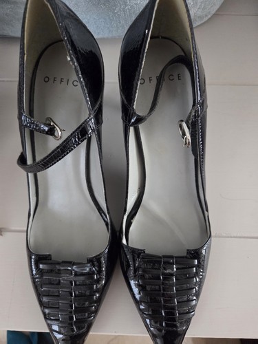 Ladies size shoes - 5,