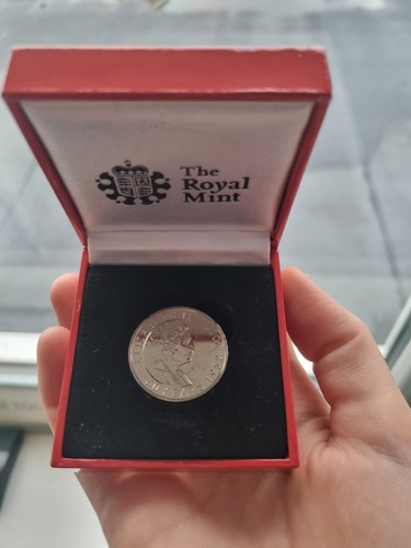 Queens diamond jubilee coin - diamond,
