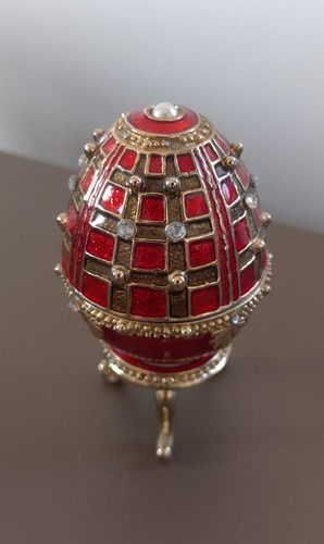 Red and gold jewelled