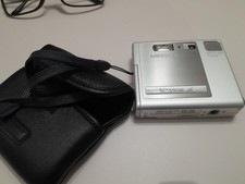 Minolta Dimage X 2.0MP Compact Digital Camera Silver with case