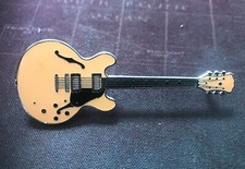 GIBSON GUITAR ENAMEL PIN BADGE