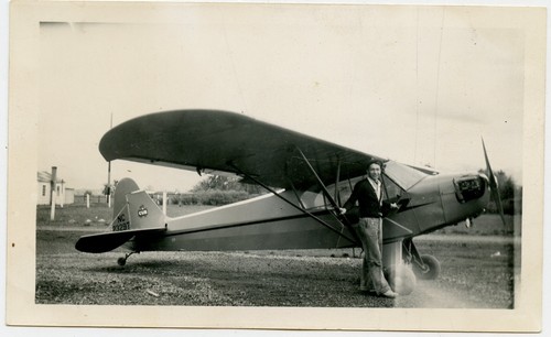 Piper cub plane - j-3,