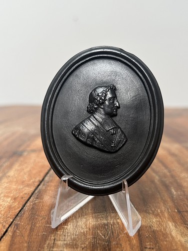 Wedgwood 18thc black basalt - black,
