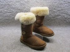 UGG Bailey Button Triplet Boots Womens Size 8 Chestnut Sheepskin Suede 1873