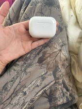 Apple AirPods Pro Charging