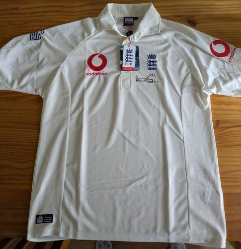 Official england shirt signed - england,