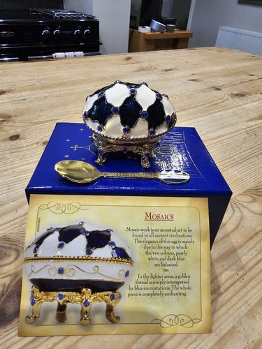 Atlas egg trinket - box, with