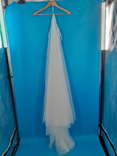 Elegant white bridal veil - white,