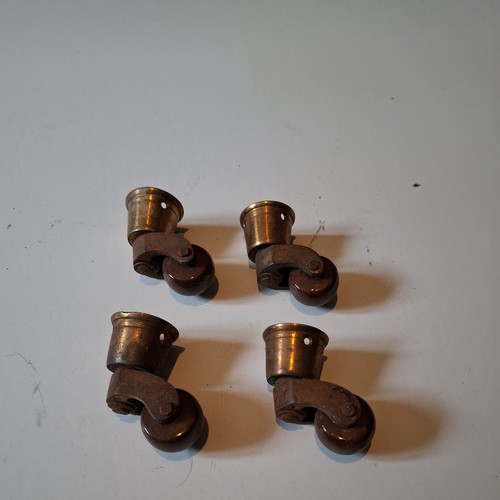 Set brass china round - of,