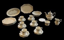 VINTAGE JOHNSON BROS. ETERNAL BEAU 30 PIECE DINNER/TEA SET  E/b3