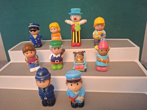 Elc happyland figure bundle - 10,