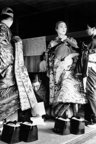 Japanese geisha girls without
