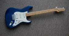 AXL Player Deluxe Stratocaster Guitar, blue, HSS,  two point tremolo.