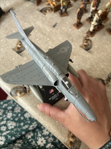 Diecast 1981 douglas 4m - diecast,
