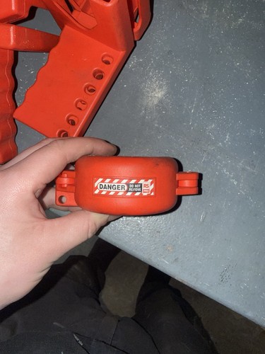 Gate valve lock - gate,