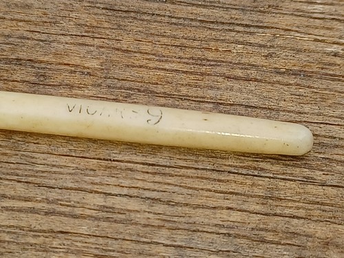 Vigars bone knitting - , needles