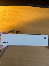 **EXCELLENT VALUE BUNDLE** Microsoft Xbox Series S 512GB-Strike Pack Horizon