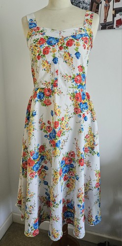 True vintage 1970s 80s - true, floral