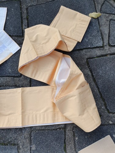Allders gold curtain - ex, pelmet