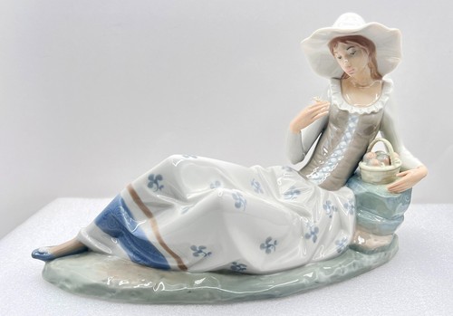 Retired nao lladro figurine - nao,