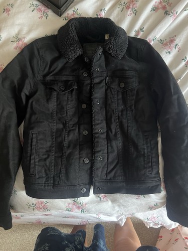 Levi black sheepskin - levi’s,