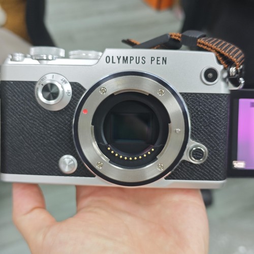 Olympus pen mirrorless - pen-f,
