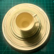 Clarice Cliff Newport pottery green & gold - 1930's  5 pieces.