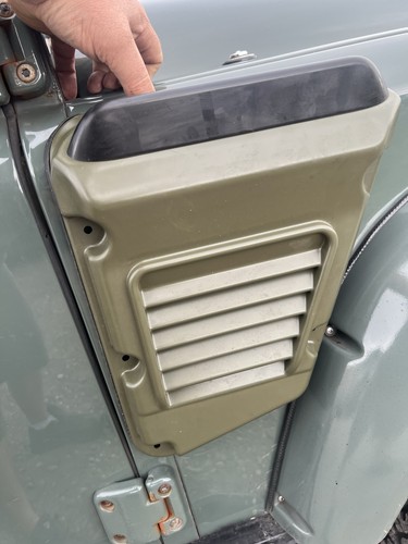 Land rover military wolf - military, wing