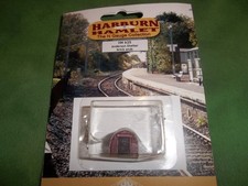 HARBURN HAMLET  N GAUGE HN 625 anderson shelter brick ends