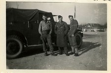 OLD PHOTO - VINTAGE SNAPSHOT -