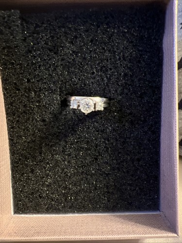 Diamond wedding ring - diamond, set