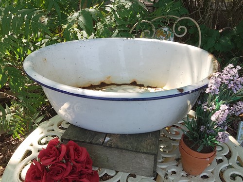 Antique white enamel oval bath - white,