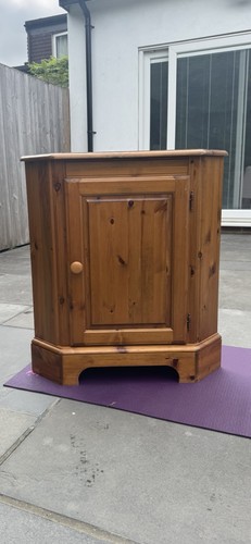 Solid pine ducal corner - pine,