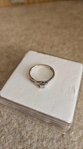 9ct white gold diamond - 9ct,